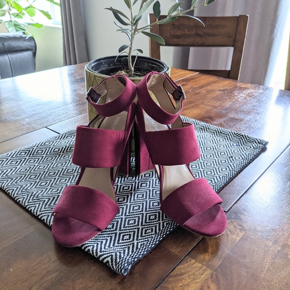 Merona Burgundy Faux Suede Allie Heeled Sandals - Picture 9 of 10